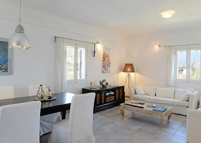 Molos Beachfront 몰로스파루